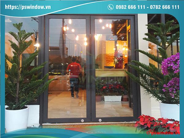 Hình ảnh Cửa kính thủy lực khung nhôm