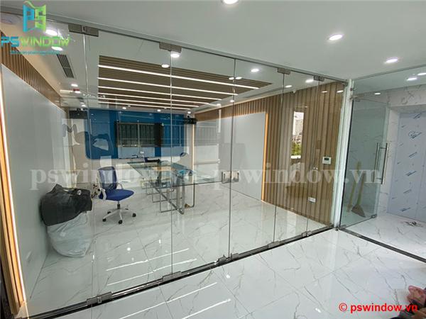 Hình ảnh Cửa kính thủy lực lùa treo