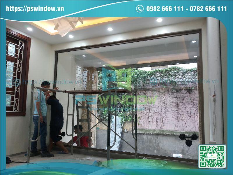 Lắp đặt vách kính cường lực mặt tiền nhà