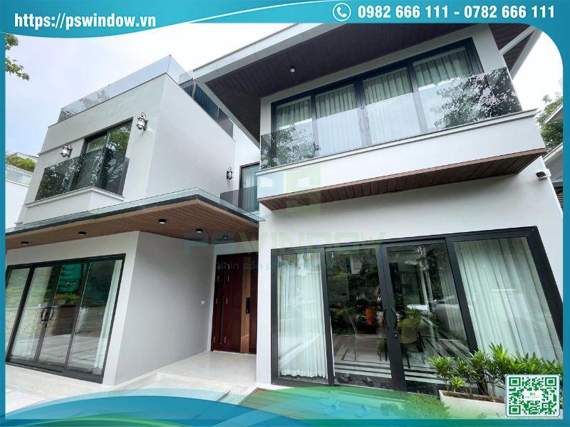 Biệt thự hiện đại lắp cửa nhôm cao cấp màu đen