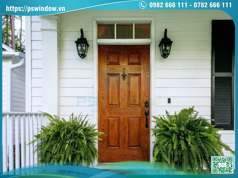 Cửa gỗ sang trọng, phù hợp phong cách kiến trúc cổ điển