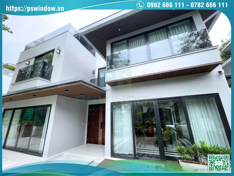 Cửa lùa nhôm kính cao cấp màu đen cho biệt thự hiện đại