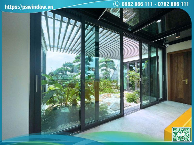 Cửa lùa sử dụng khung nhôm cầu và kính hộp Low-e cách nhiệt tối ưu