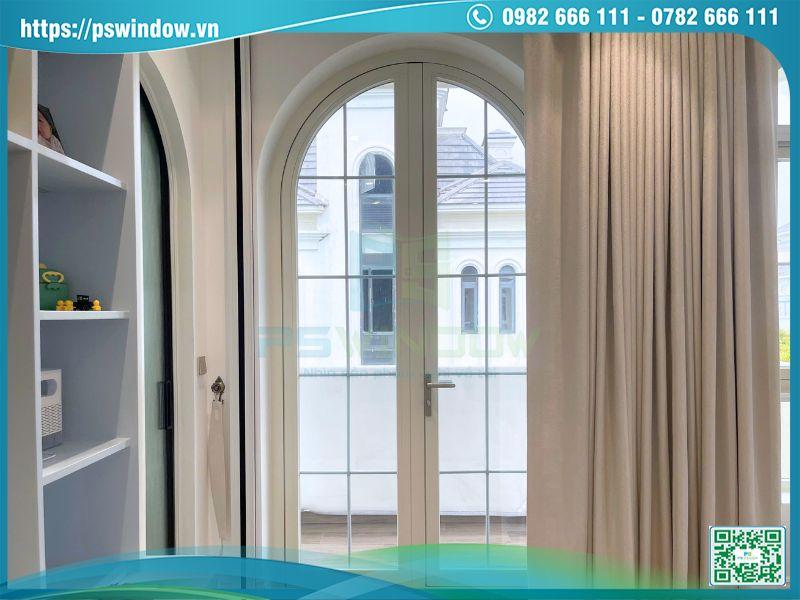 Cửa Maxpro màu trắng ngà sang trọng