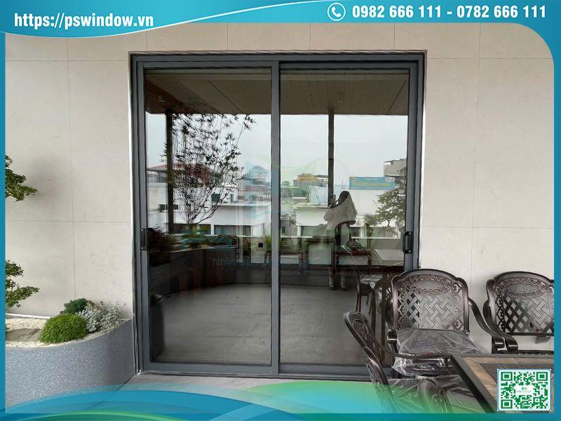 Cửa nhôm kính mờ đảm bảo sự riêng tư khi nhìn từ ngoài vào
