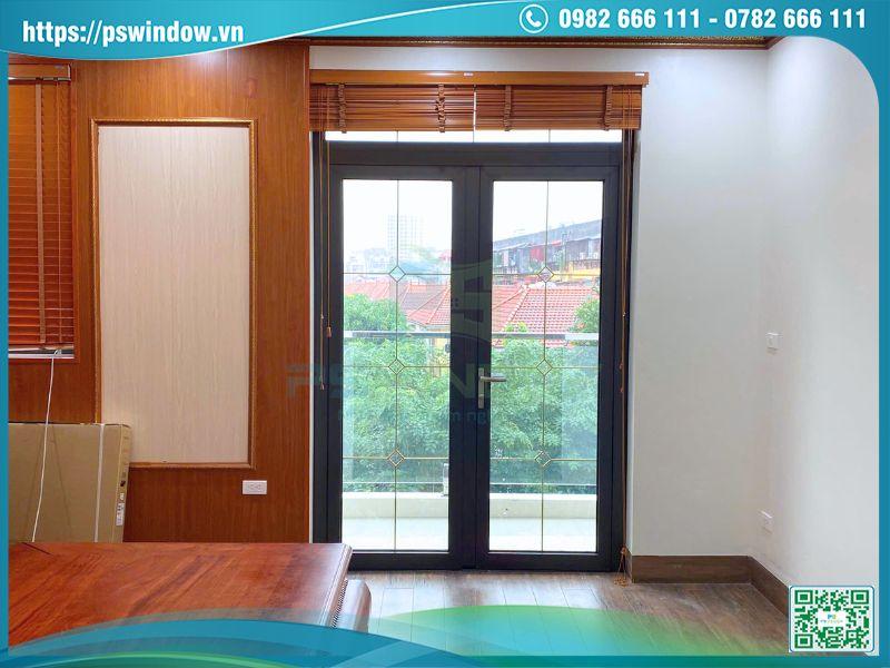 Cửa nhôm Maxpro màu đẹn mịn kính hộp nan đồng cao cấp