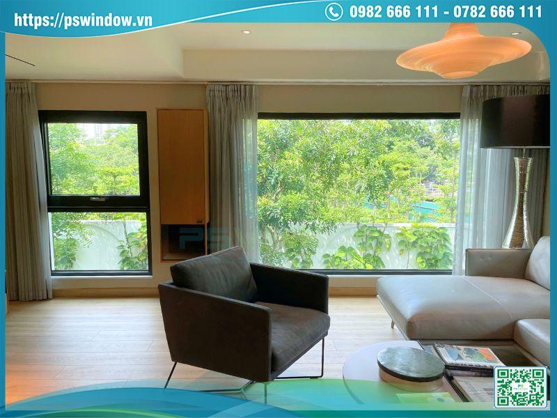 Cửa sổ mở hất và vách kính khung nhôm Rolan cầu