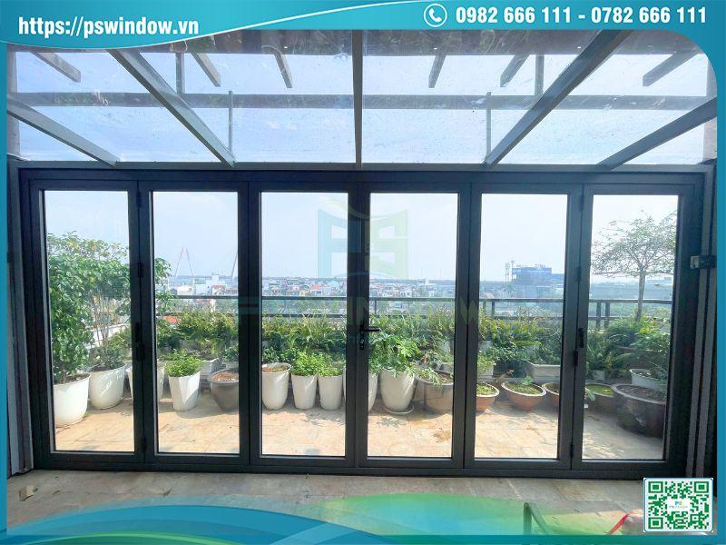Cửa xếp trượt Xingfa 6 cánh lắp đặt cho sân thượng
