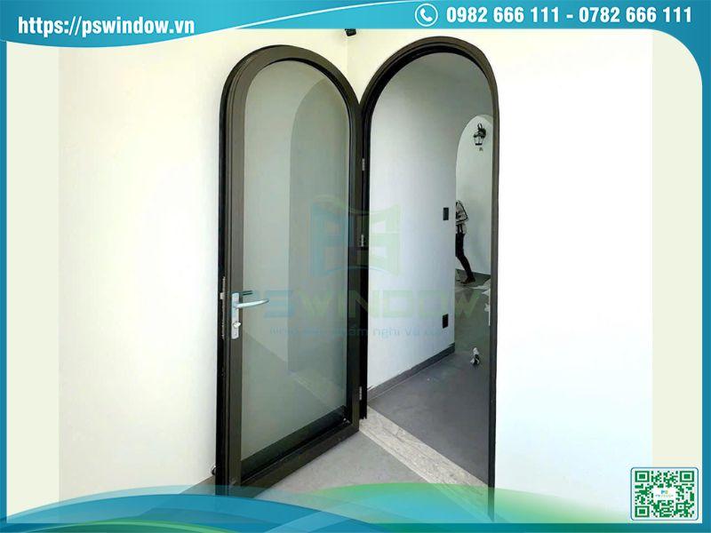 Mẫu cửa Maxpro mở quay 1 cánh uốn vòm