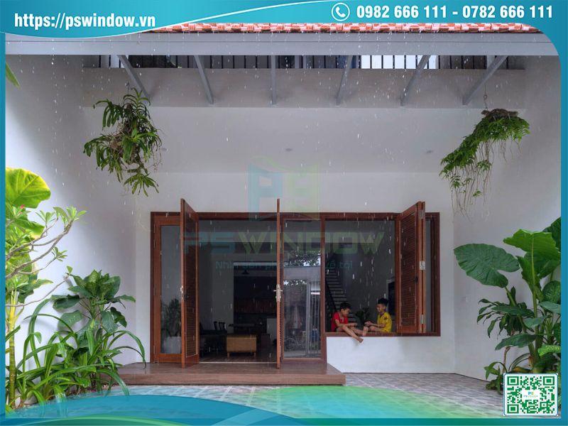 Mẫu cửa nhôm kính nhà cấp 4 mở quay màu vân gỗ