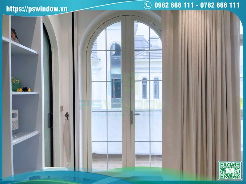 Mẫu cửa nhôm uốn vòm Maxpro mở quay 2 cánh kính hộp nan nhôm