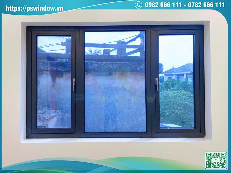 Mẫu cửa nhôm Xingfa màu xám đá mở quay kết hợp vách kính lấy sáng