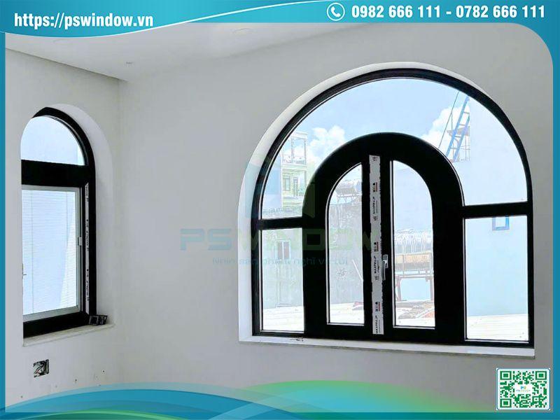 Mẫu cửa sổ Maxpro mở quay 2 cánh uốn vòm độc đáo