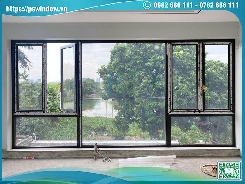 Mẫu cửa sổ mở quay 2 cánh kết hợp vách kính lớn lấy sáng
