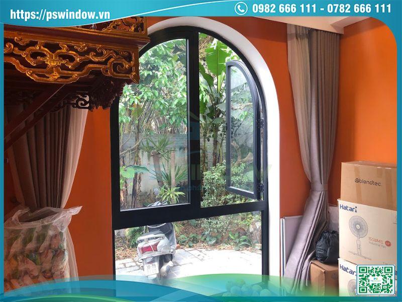 Mẫu cửa sổ mở quay uốn vòm vách kính fix dưới nhôm Xingfa