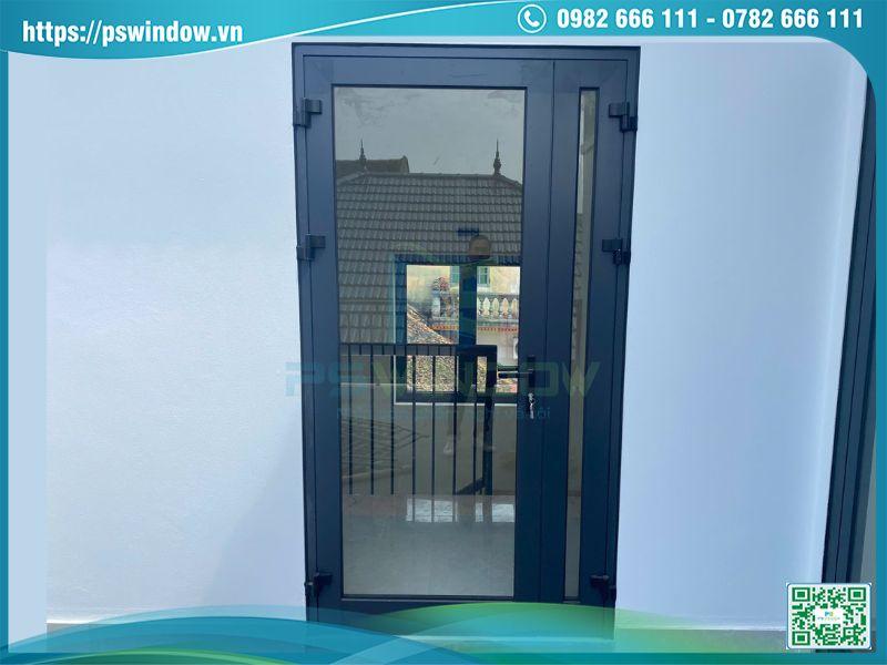 Mẫu cửa Xingfa xám đá mở quay cánh lệch