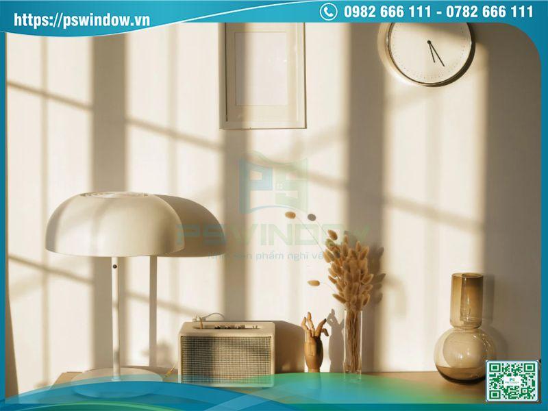 Nắng gắt và tia UV cao dễ làm hư hại đồ nội thất