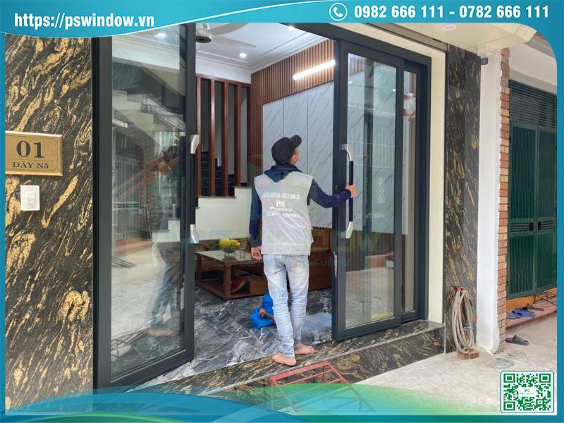 Pswindow lắp đặt cửa trượt quay Xingfa 4 cánh cho nhà phố