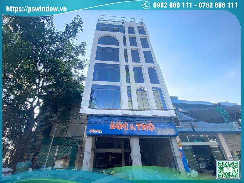 Pswindow thi công vách kính và cửa nhôm Xingfa màu xám đá tại Thường Tín