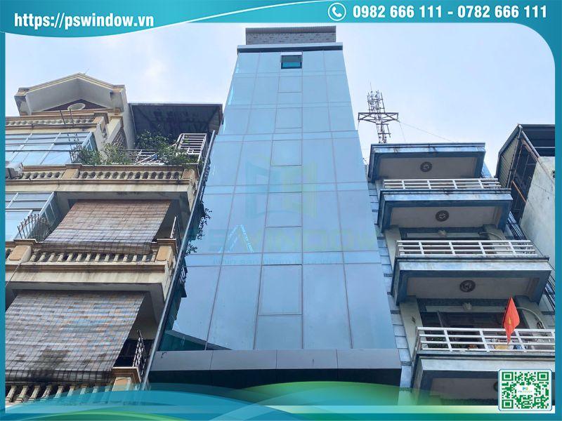 Thiết kế vách kính mặt dựng hiện đại cho nhà phố