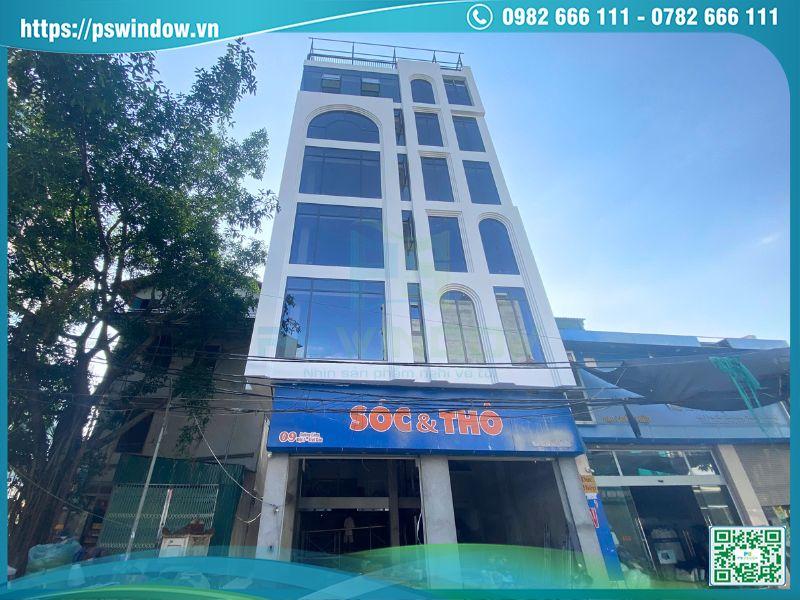 Thiết kế vách kính mặt tiền độc đáo cho cửa hàng mặt phố