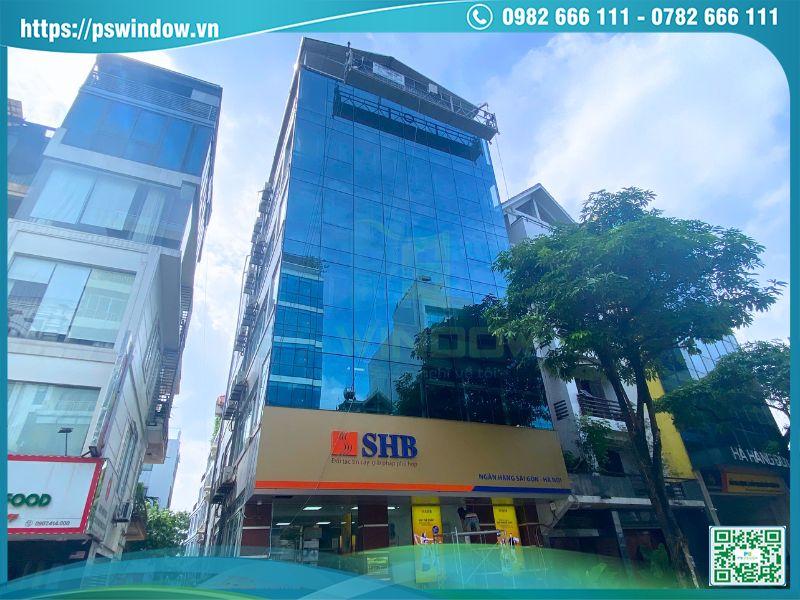 Tường kính cần vệ sinh bảo dưỡng để đảm bảo độ bền đẹp