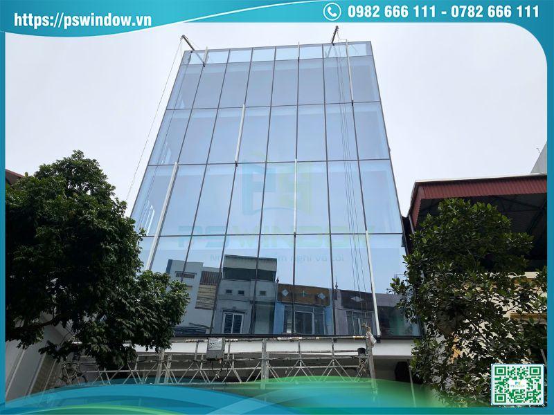 Vách kính dựng an toàn trước mưa nắng gió bão