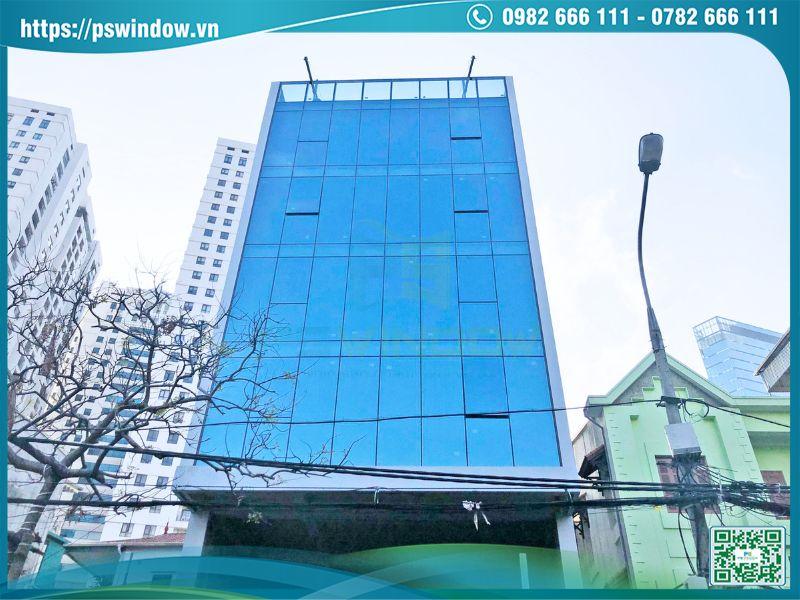 Vách kính dựng đảm bảo an toàn sau nhiều năm sử dụng