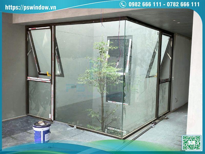 Vách kính kết hợp cửa sổ mở hất nhôm Xingfa