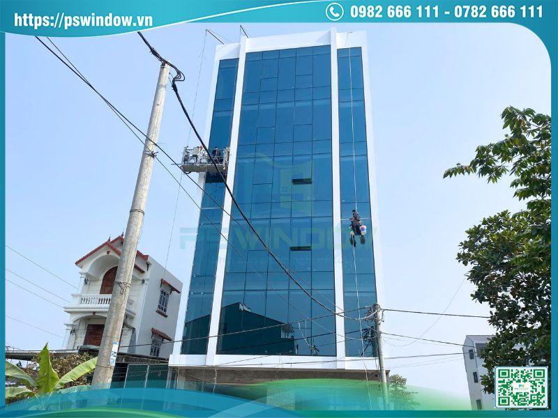 Vách kính mặt dựng bền bỉ, chống chịu thời tiết khắc nghiệt