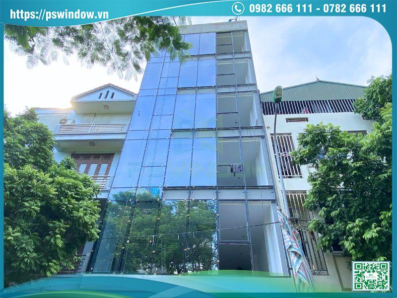 Vách kính mặt dựng đã vào kính 1 nửa