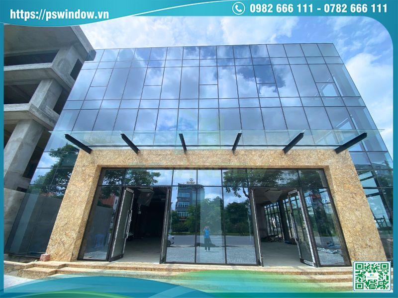 Vách kính mặt dựng là hệ thống tường bằng nhôm kính bao che công trình