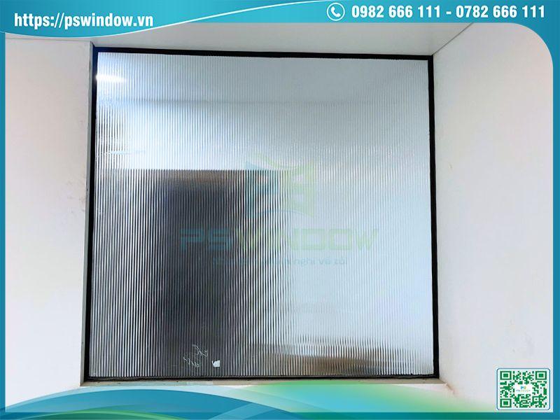 Vách kính sóng trang trí