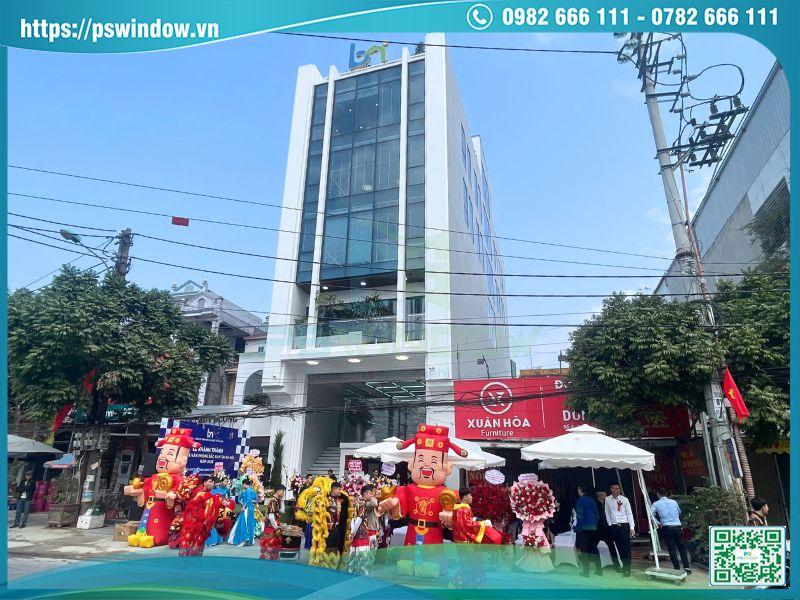 Vách kính thông tầng mặt tiền cho tòa nhà văn phòng