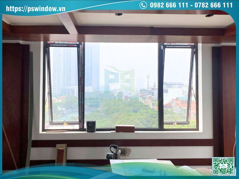 Bộ cửa sổ mở hất 2 bên có vách fix giữa cho tầm nhìn cực thoáng