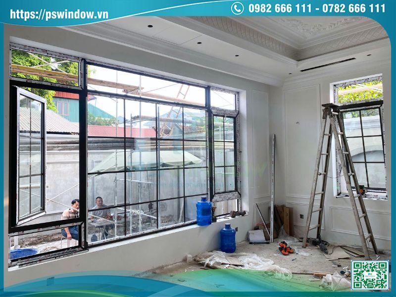 Các bộ cửa nhôm Maxpro màu nâu thu kính hộp nan nhôm sang trọng