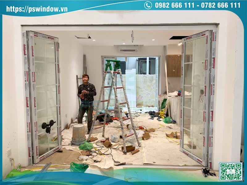 Các bộ cửa nhôm Xingfa màu trắng sữa lắp đặt tại tầng 1
