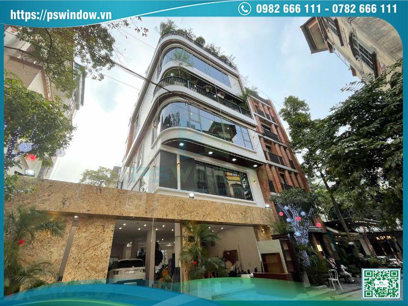 Công trình nhà ở hiện đại lắp đặt cửa nhôm Xingfa xám đá Pswindow