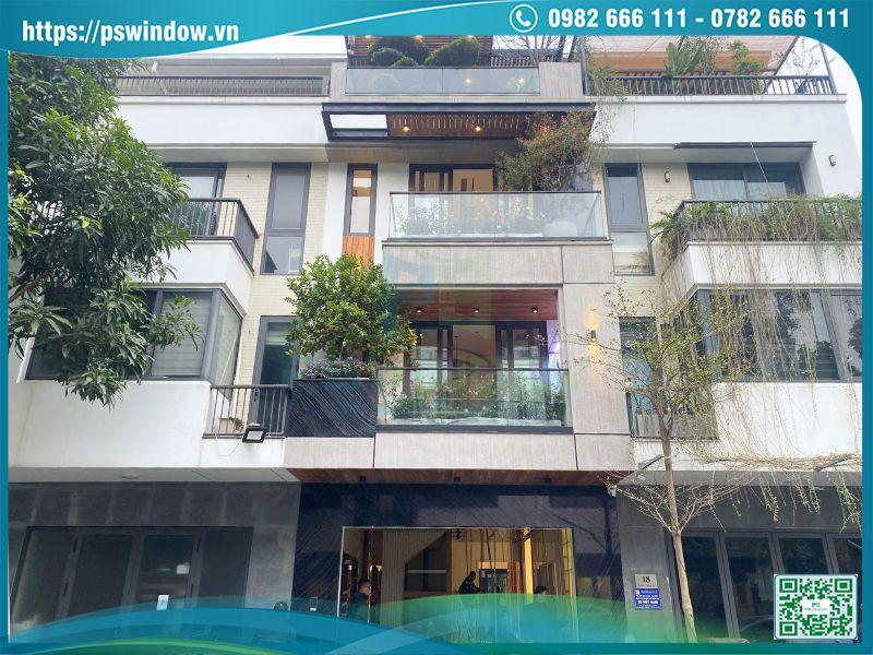 Công trình nhà phố hiện đại lắp cửa Maxpro màu nâu thu Pswindow
