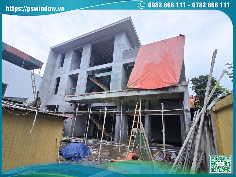 Công trình thiết kế nhiều cửa và vách kính lớn