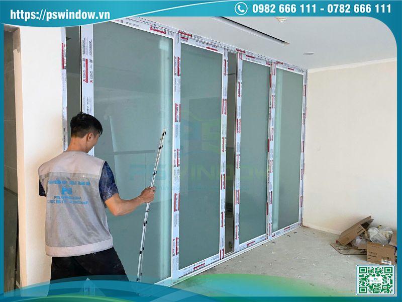 Cửa 4 cánh nhôm Xingfa kính cường lực mờ chịu lực