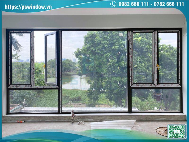 Cửa Maxpro màu đen hiện đại, bền đẹp, chống chịu thời tiết
