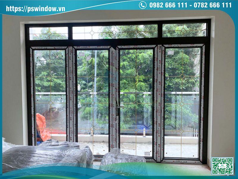 Cửa nhôm Maxpro màu đen mịn 4 cánh mở quay kính hộp nan đồng