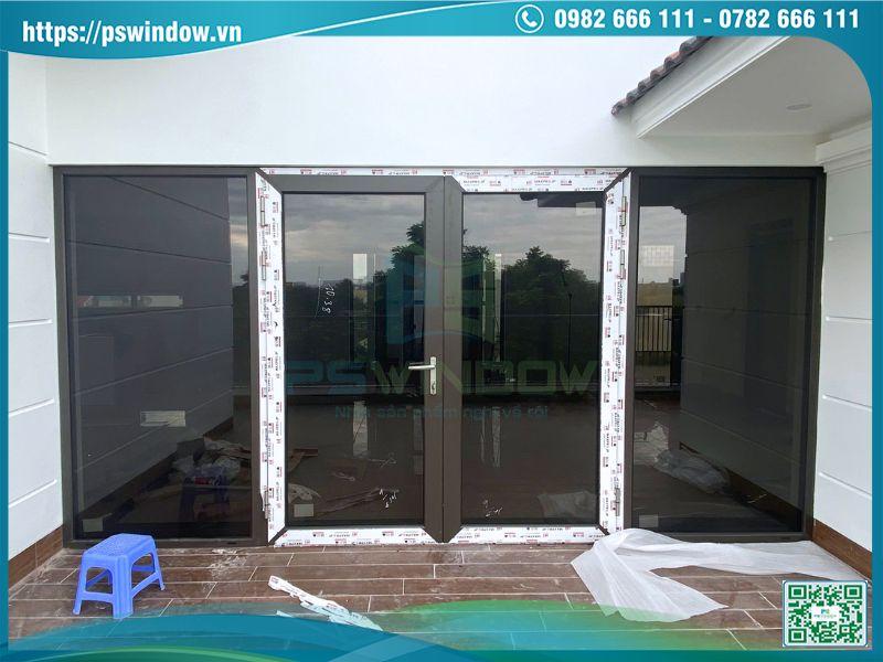 Bộ cửa nhôm Maxpro mở quay 2 cánh kết hợp vách fix 2 bên