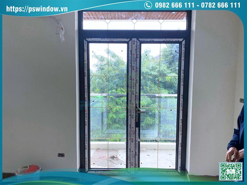 Cửa nhôm Maxpro mở quay 2 cánh kính hộp nan đồng cao cấp