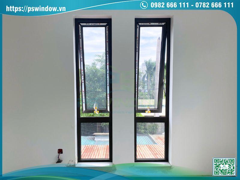 Cửa sổ mở hất fix dưới nhôm Maxpro màu đen mịn