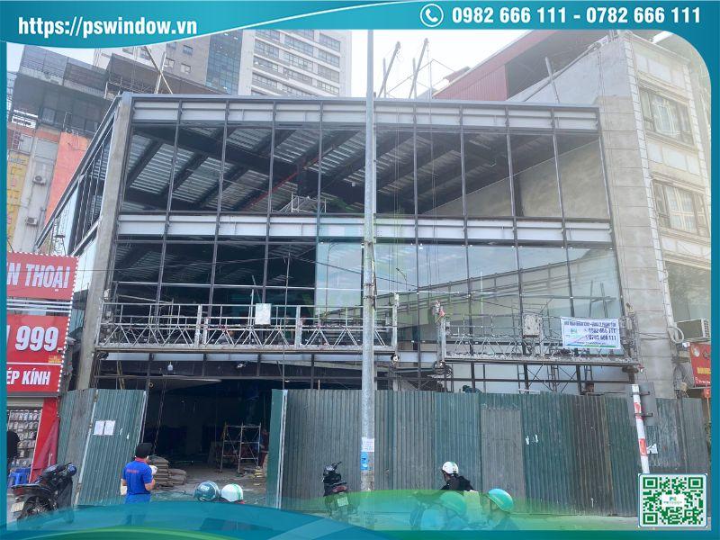 Giai đoạn vào kính mặt dựng và đi keo hoàn thiện