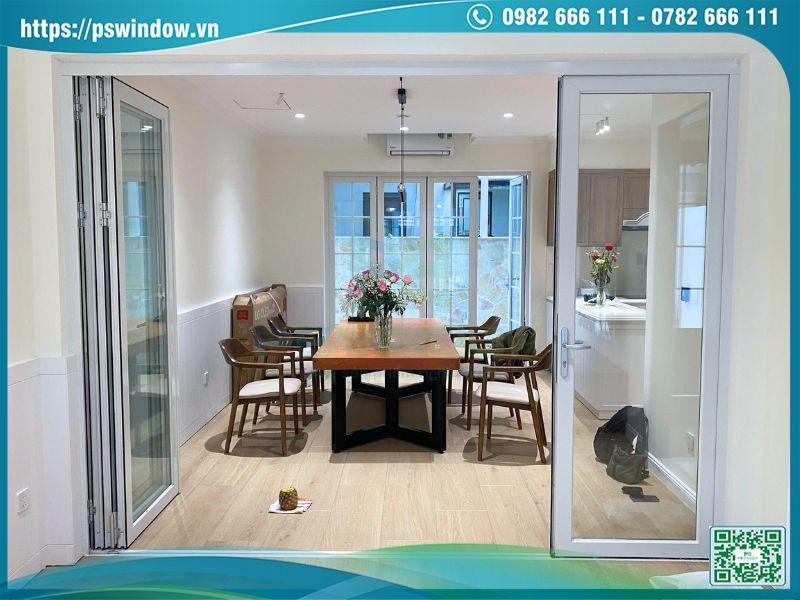 Không gian phòng khách hiện đại với cửa Xingfa màu trắng