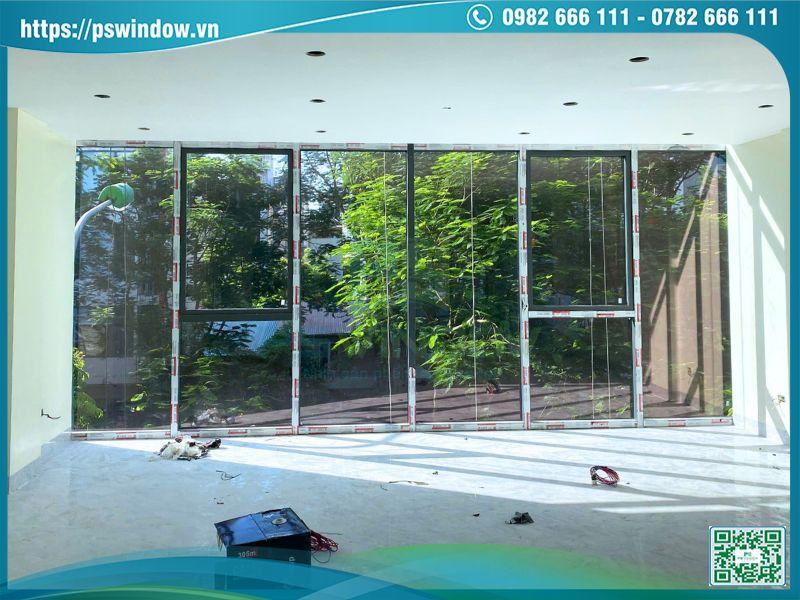 Mặt dựng dùng kính Low-e lấy sáng tốt, chống chói nắng, ngăn tia UV