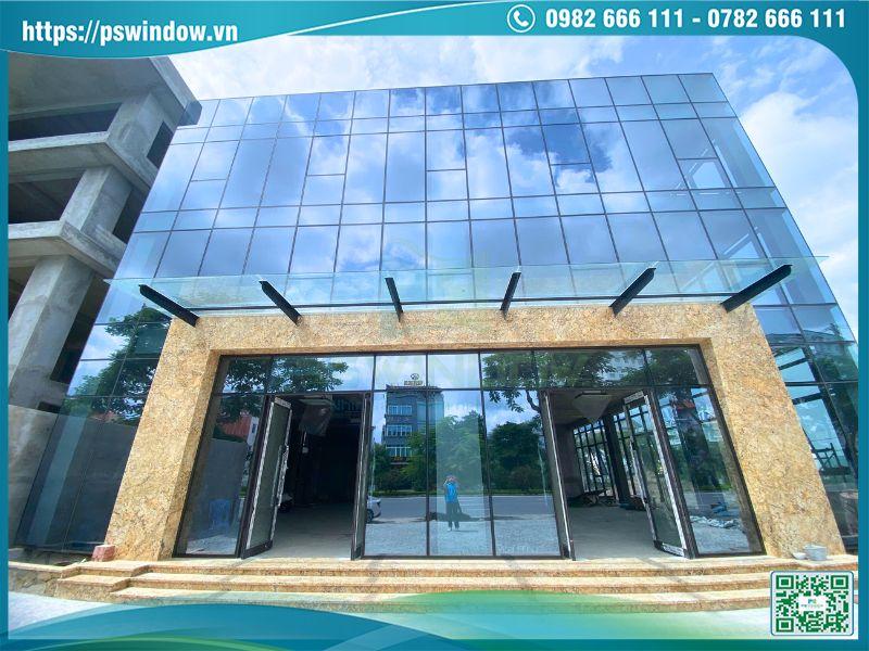 Mặt dựng kính Low-e hiện đại, sang trọng, thẩm mỹ cao